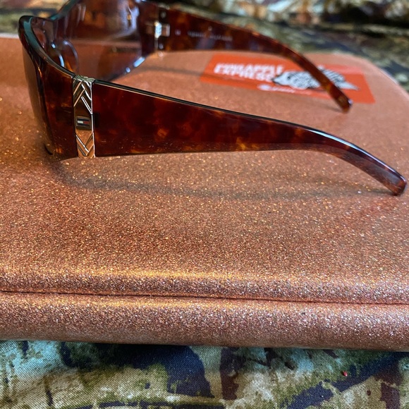 Vintage Tommy Hilfiger sunglasses - Picture 3 of 5